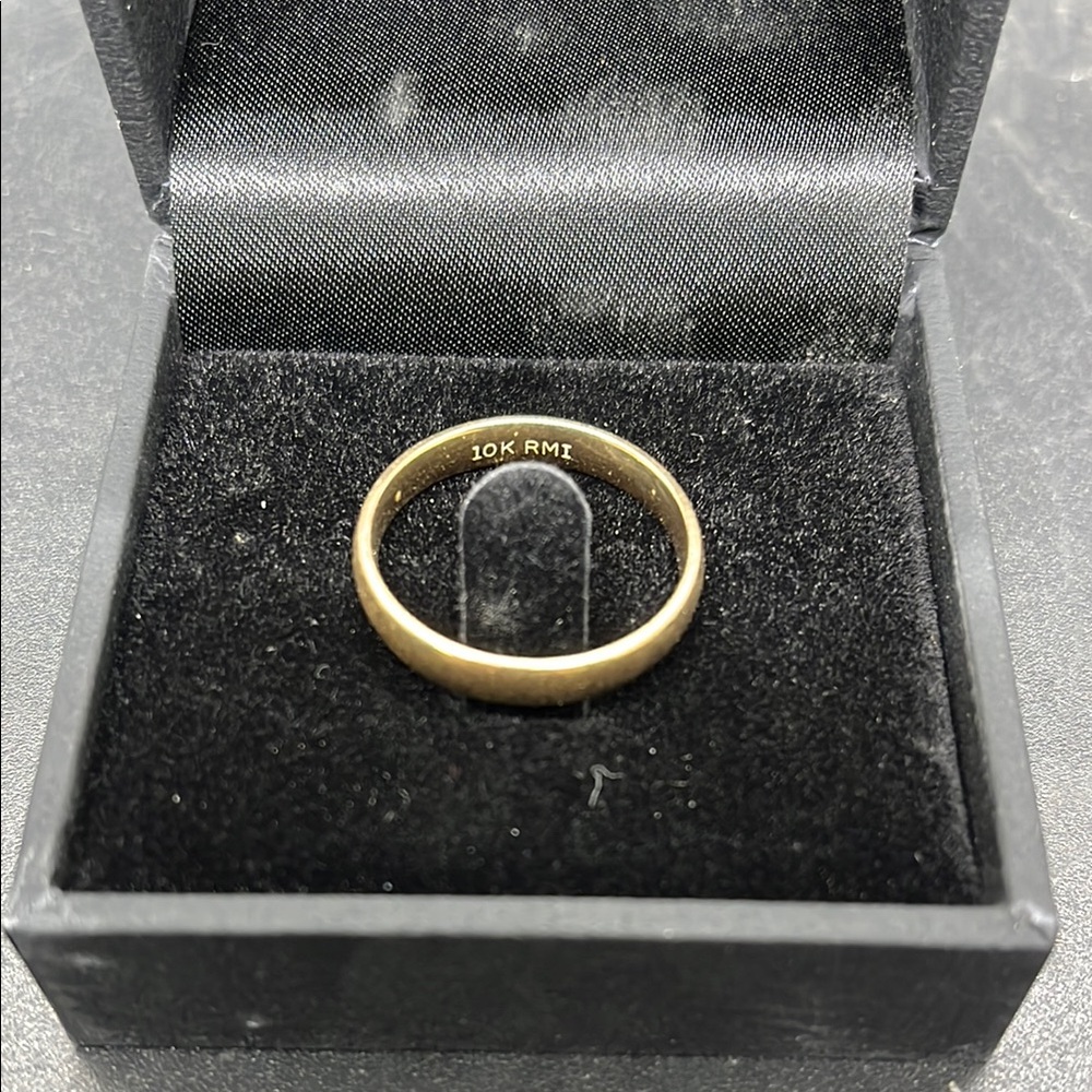 RMI 10K Gold Band Wedding Ring - Simple Classic Size 10